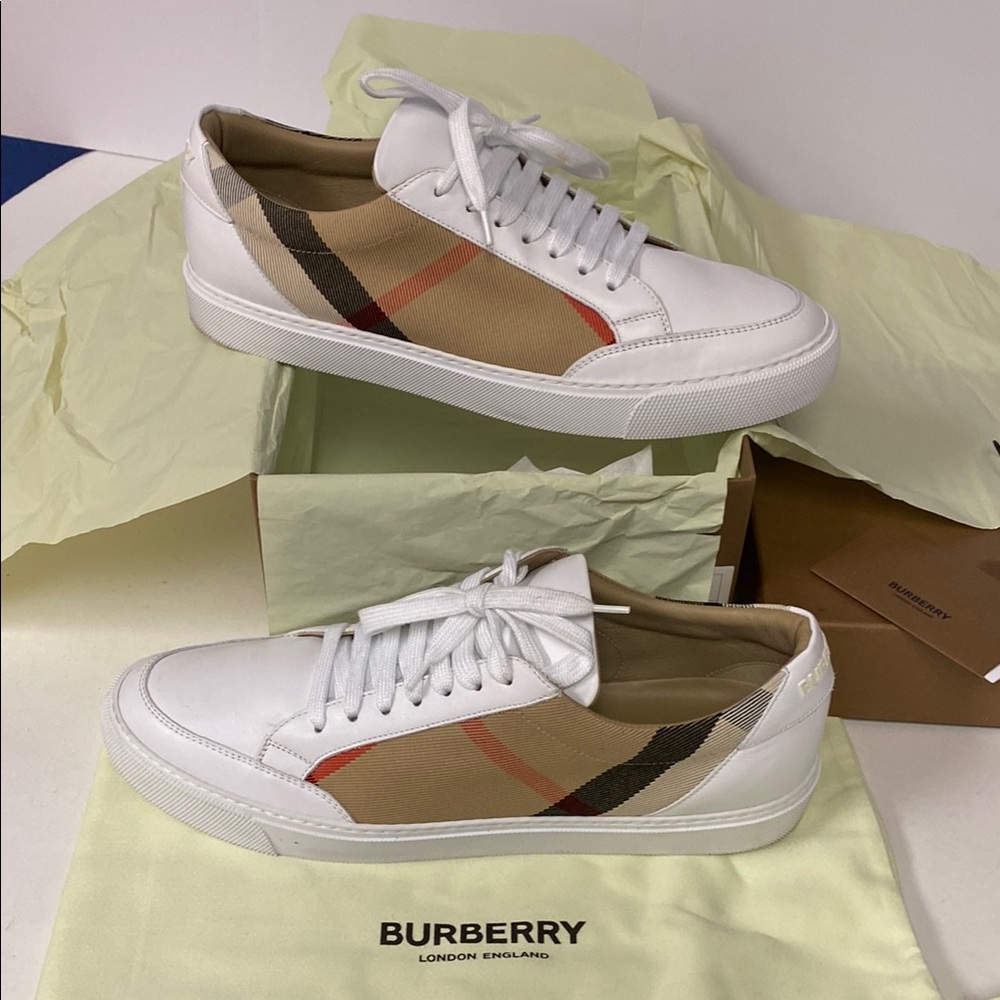 Burberry woman’s white Salmond vintage check low top sneakers